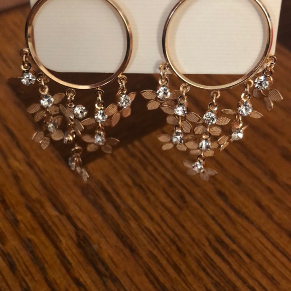 Dangle Earring - Picture 3 of 4